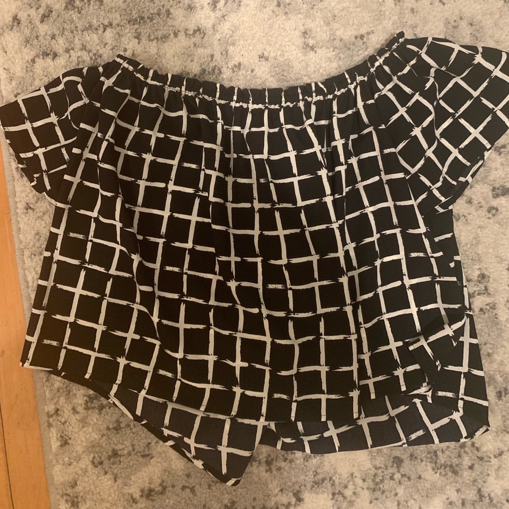 Black and white printed off the shoulder blouse